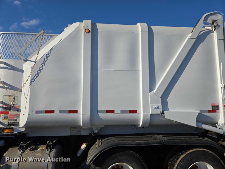 image for item EB1328 2010 Peterbilt 320 refuse truck
