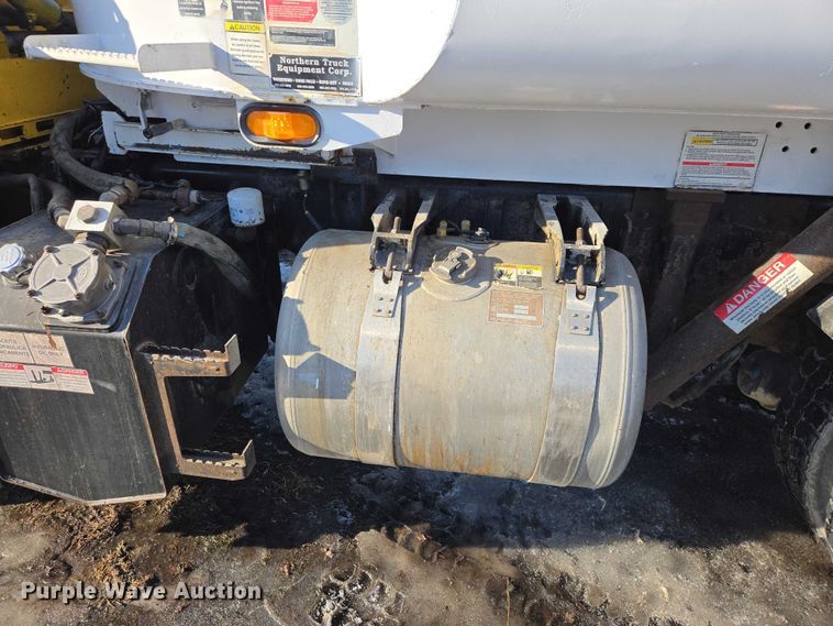 image for item EB1328 2010 Peterbilt 320 refuse truck