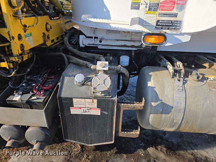 image for item EB1328 2010 Peterbilt 320 refuse truck