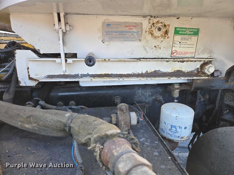 image for item EB1328 2010 Peterbilt 320 refuse truck