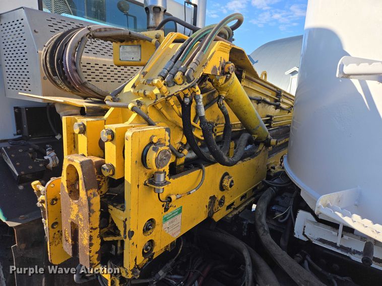 image for item EB1328 2010 Peterbilt 320 refuse truck