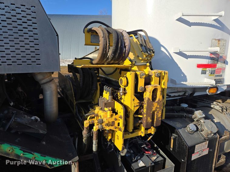 image for item EB1328 2010 Peterbilt 320 refuse truck