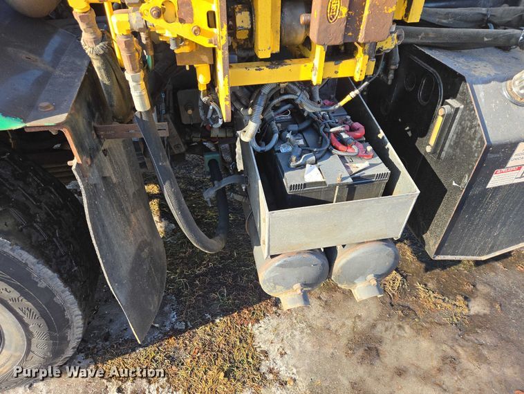 image for item EB1328 2010 Peterbilt 320 refuse truck