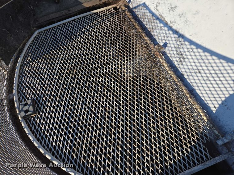 image for item EB1328 2010 Peterbilt 320 refuse truck