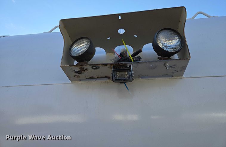 image for item EB1328 2010 Peterbilt 320 refuse truck