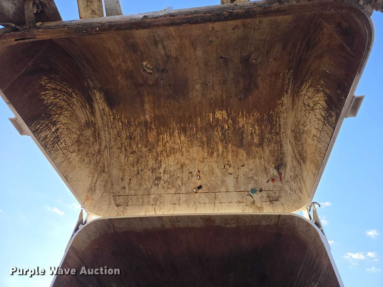 image for item EB1328 2010 Peterbilt 320 refuse truck