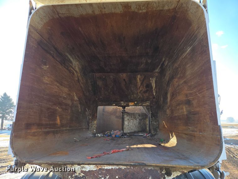 image for item EB1328 2010 Peterbilt 320 refuse truck