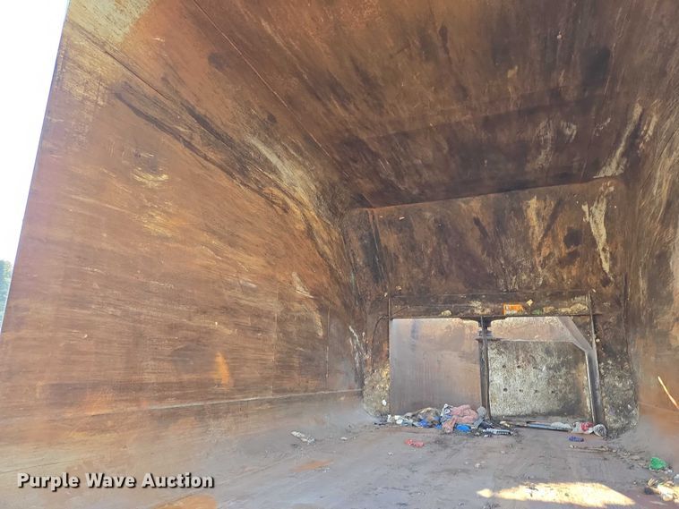 image for item EB1328 2010 Peterbilt 320 refuse truck