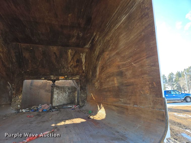 image for item EB1328 2010 Peterbilt 320 refuse truck