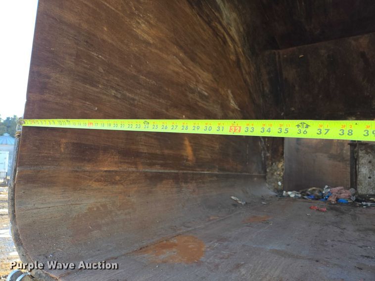 image for item EB1328 2010 Peterbilt 320 refuse truck