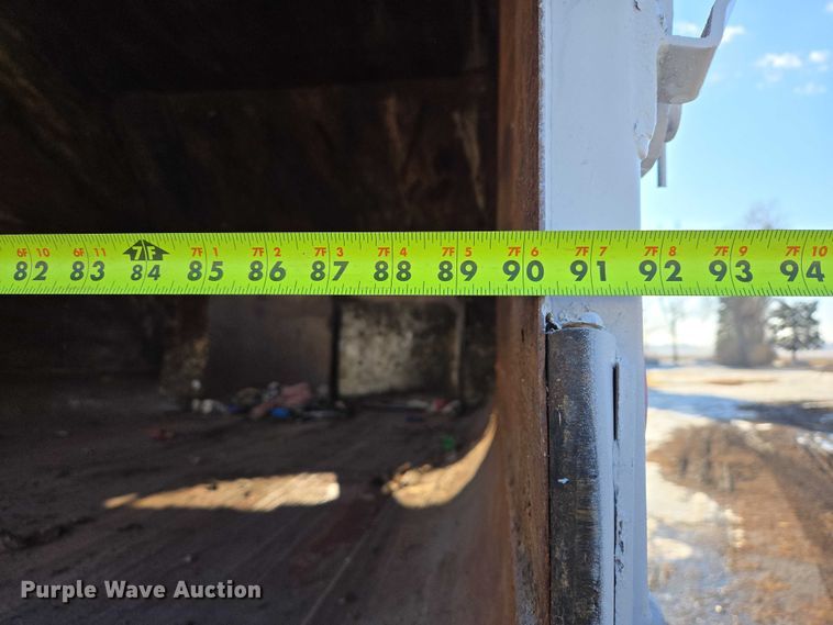 image for item EB1328 2010 Peterbilt 320 refuse truck