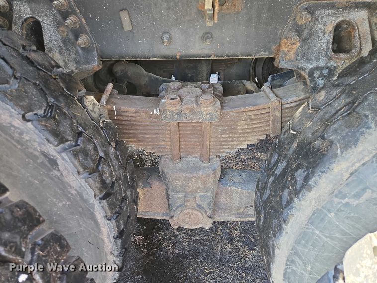 image for item EB1328 2010 Peterbilt 320 refuse truck