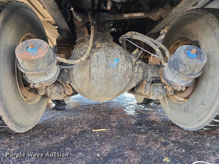 image for item EB1328 2010 Peterbilt 320 refuse truck