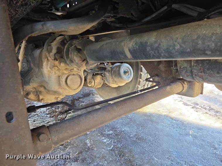 image for item EB1328 2010 Peterbilt 320 refuse truck