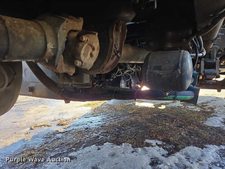 image for item EB1328 2010 Peterbilt 320 refuse truck