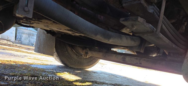 image for item EB1328 2010 Peterbilt 320 refuse truck