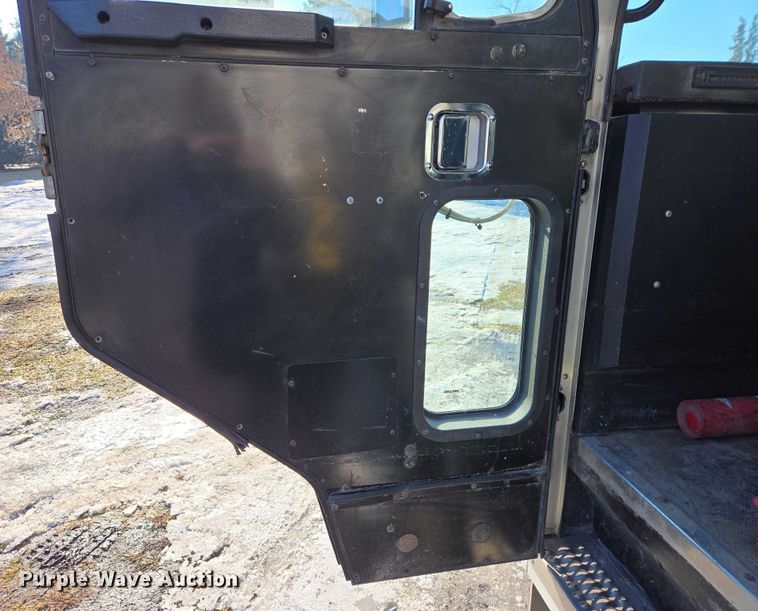 image for item EB1328 2010 Peterbilt 320 refuse truck