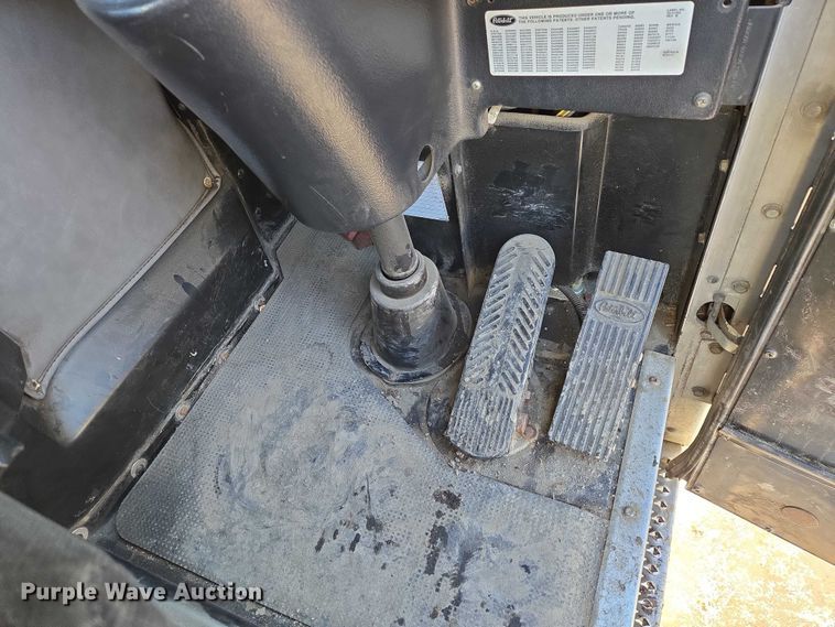 image for item EB1328 2010 Peterbilt 320 refuse truck