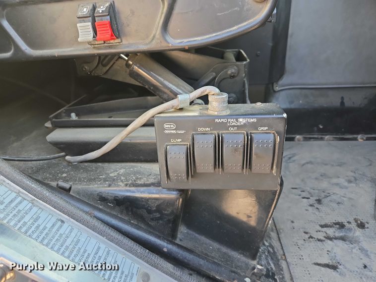 image for item EB1328 2010 Peterbilt 320 refuse truck