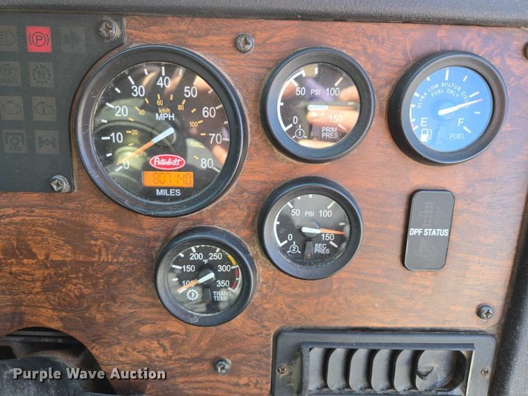 image for item EB1328 2010 Peterbilt 320 refuse truck