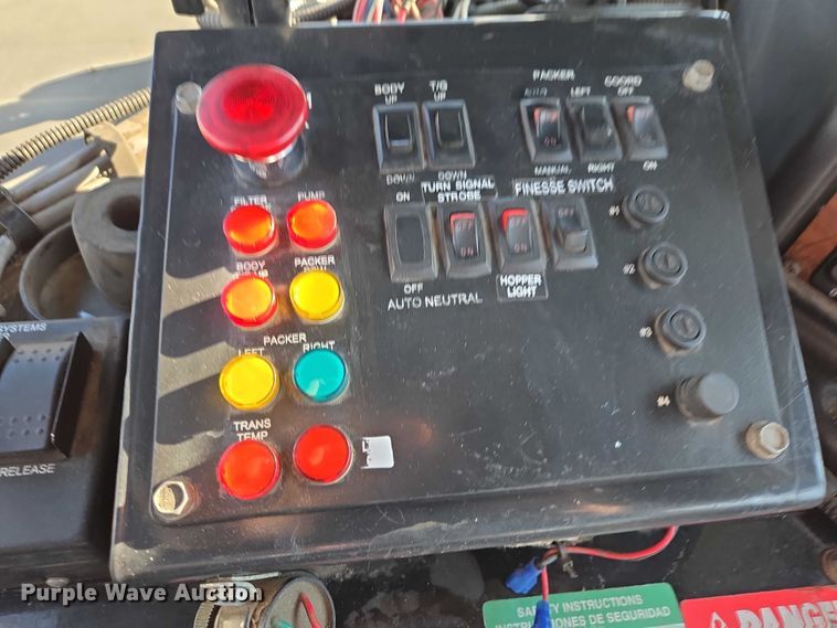 image for item EB1328 2010 Peterbilt 320 refuse truck