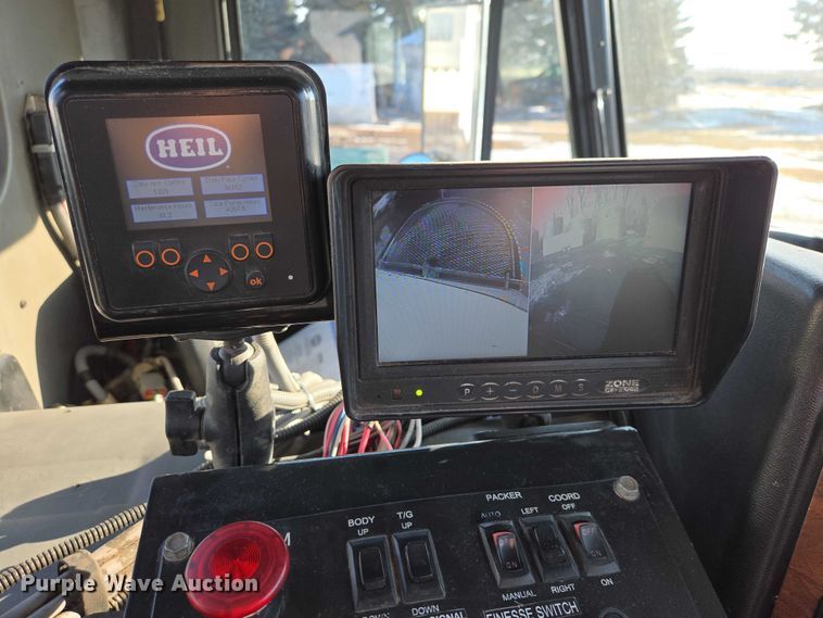 image for item EB1328 2010 Peterbilt 320 refuse truck