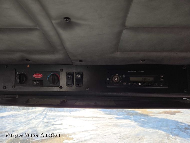 image for item EB1328 2010 Peterbilt 320 refuse truck