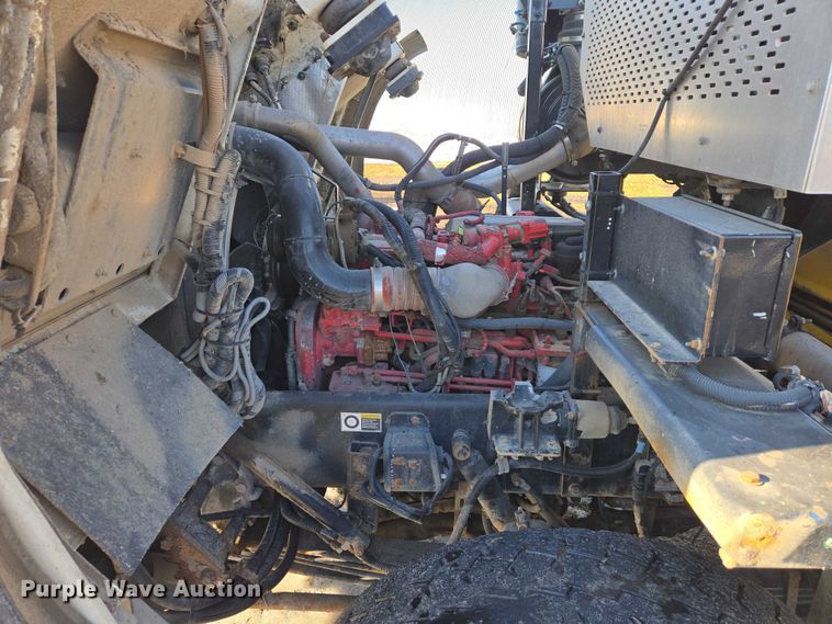 image for item EB1328 2010 Peterbilt 320 refuse truck