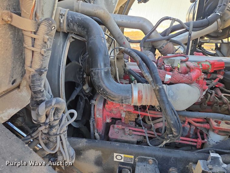 image for item EB1328 2010 Peterbilt 320 refuse truck