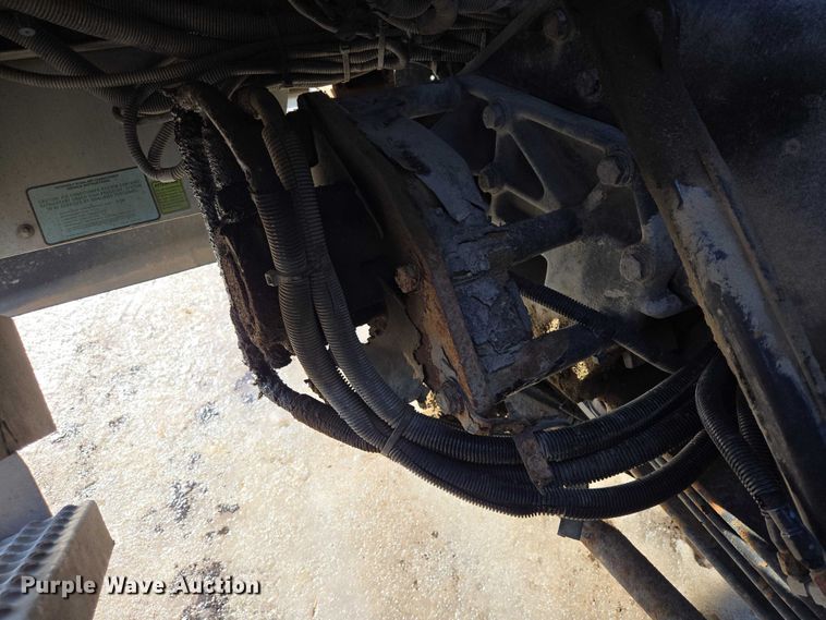 image for item EB1328 2010 Peterbilt 320 refuse truck