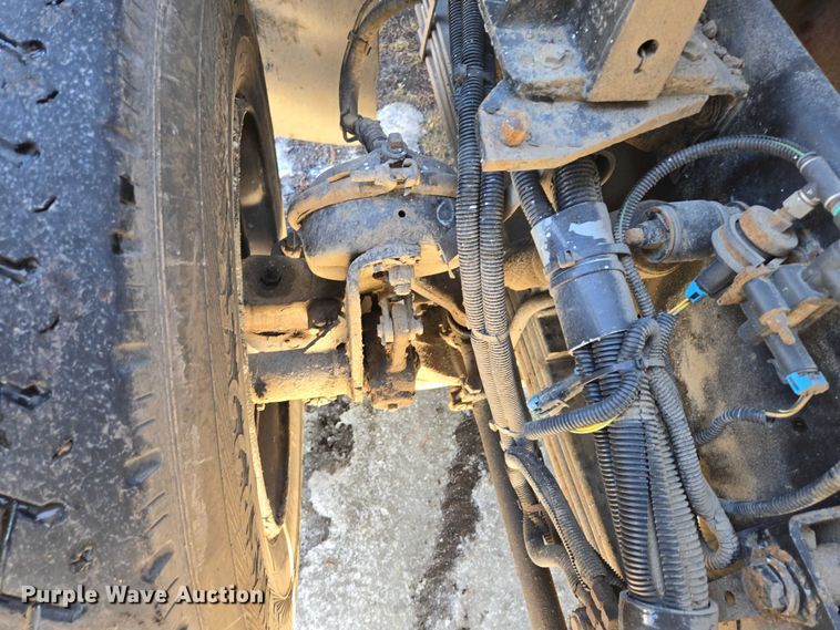 image for item EB1328 2010 Peterbilt 320 refuse truck