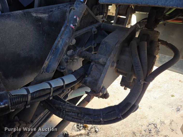 image for item EB1328 2010 Peterbilt 320 refuse truck