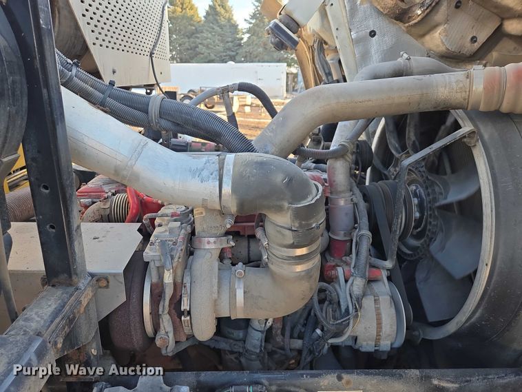 image for item EB1328 2010 Peterbilt 320 refuse truck