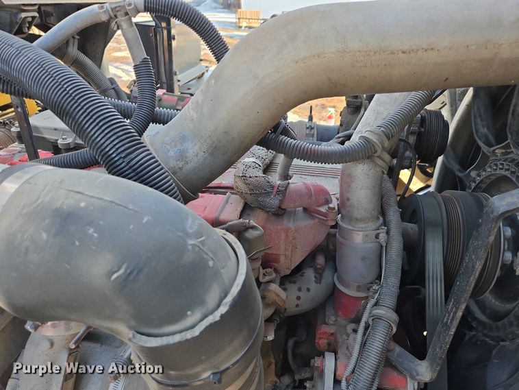 image for item EB1328 2010 Peterbilt 320 refuse truck