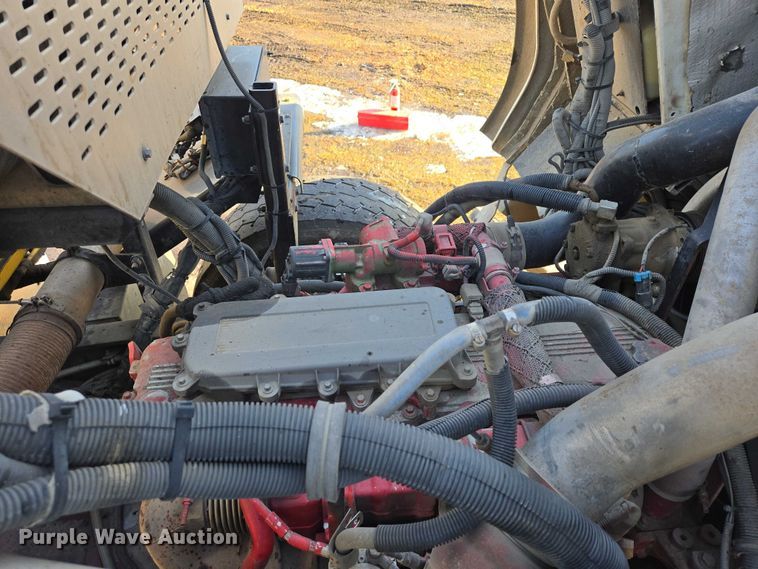 image for item EB1328 2010 Peterbilt 320 refuse truck