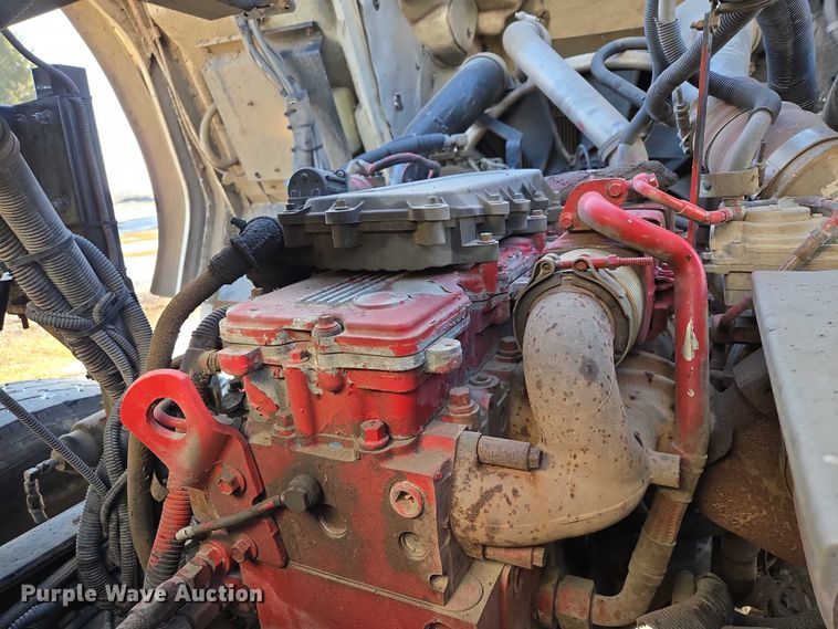 image for item EB1328 2010 Peterbilt 320 refuse truck