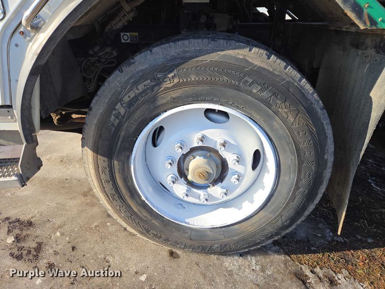 image for item EB1328 2010 Peterbilt 320 refuse truck