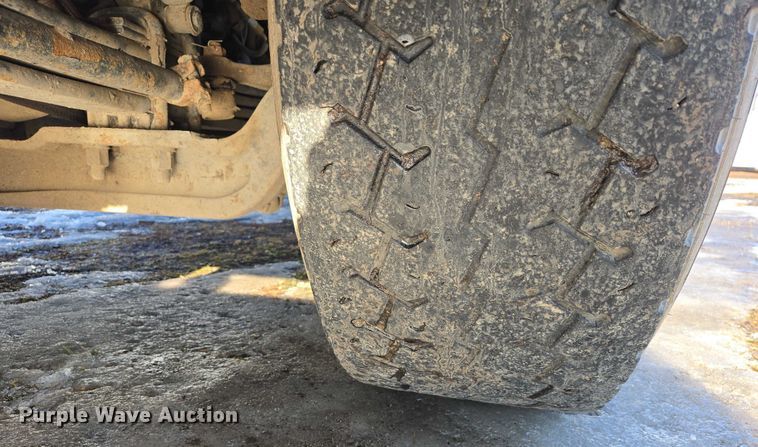 image for item EB1328 2010 Peterbilt 320 refuse truck