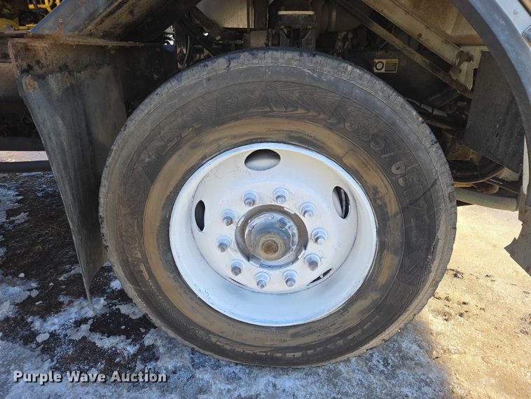 image for item EB1328 2010 Peterbilt 320 refuse truck