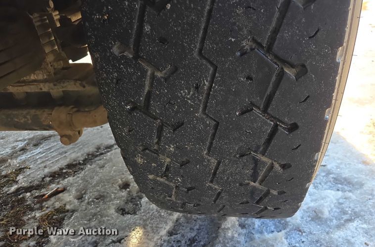 image for item EB1328 2010 Peterbilt 320 refuse truck