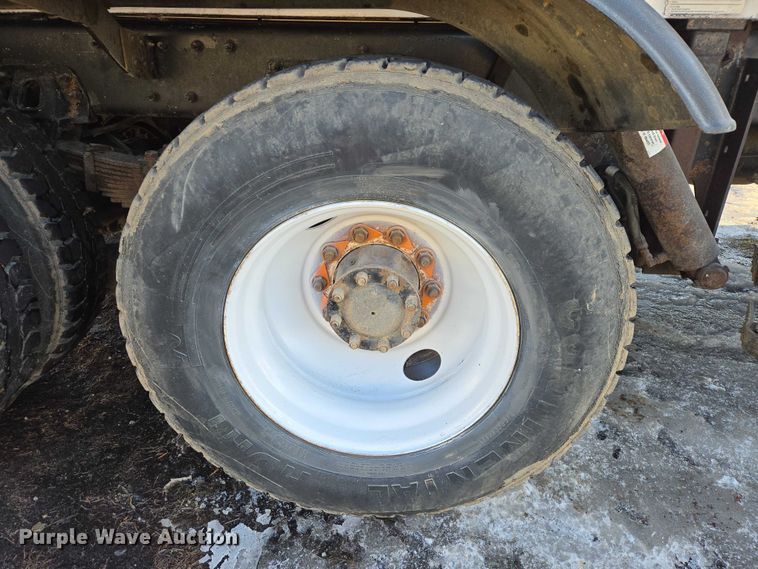 image for item EB1328 2010 Peterbilt 320 refuse truck