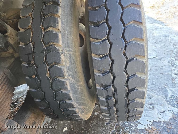 image for item EB1328 2010 Peterbilt 320 refuse truck