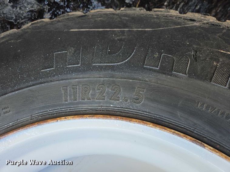 image for item EB1328 2010 Peterbilt 320 refuse truck