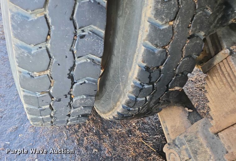 image for item EB1328 2010 Peterbilt 320 refuse truck