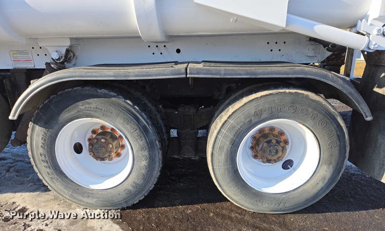 image for item EB1328 2010 Peterbilt 320 refuse truck