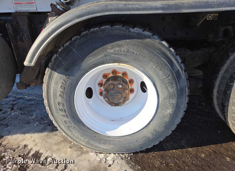 image for item EB1328 2010 Peterbilt 320 refuse truck