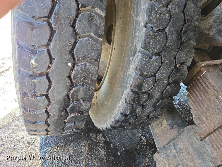 image for item EB1328 2010 Peterbilt 320 refuse truck