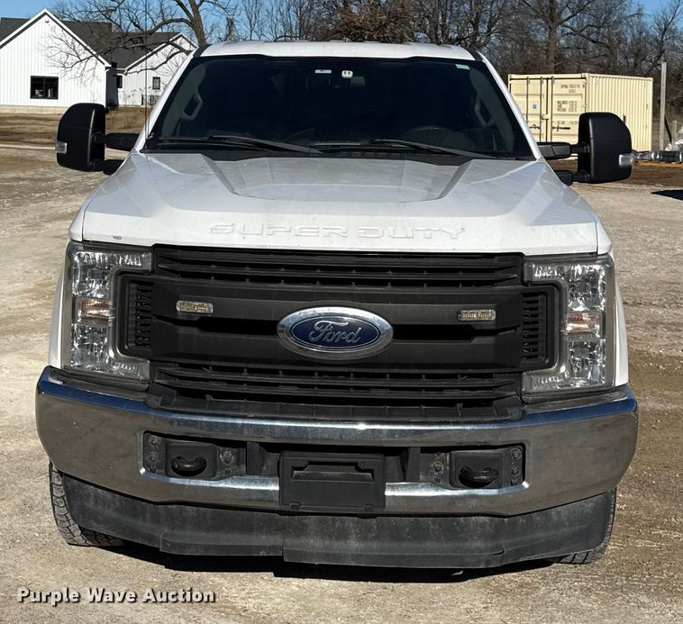 image for item EC4557 2017 Ford F250 Crew Cab pickup truck