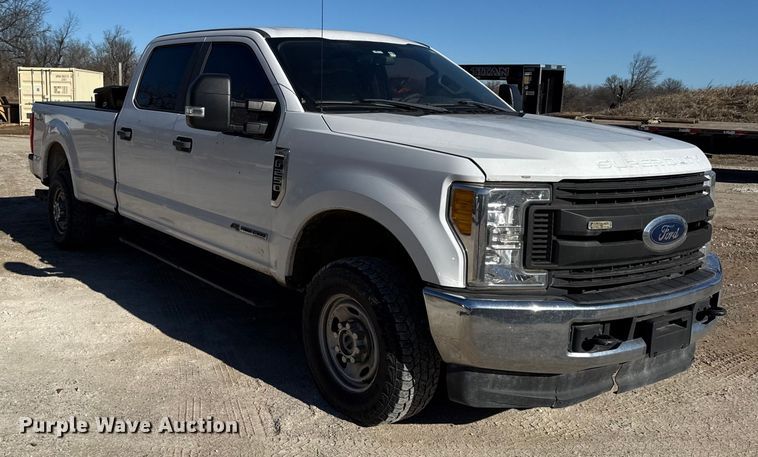 image for item EC4557 2017 Ford F250 Crew Cab pickup truck