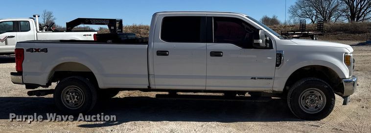 image for item EC4557 2017 Ford F250 Crew Cab pickup truck